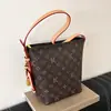 Bolsa de Mão com Corrente Estilo Retrô Pequena Fragrância Transfronteiriça Feminina 2026 Nova Leve Luxo Nicho Sensação de Alto Padrão Ombro Transversal Bolsa para Casamento