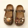 Tamancos de balé com estampa de leopardo para meninas, sandálias de verão fechadas para crianças, com sola macia, antiderrapantes, confortáveis e duráveis, para pais e filhos