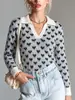 Suéter de Punto Jacquard Blanco y Negro con Corazones, Impresión Completa, Corte Holgado, Casual que Reduce la Edad, de Venta Caliente Transfronteriza para Otoño e Invierno