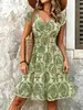 Vestido retrô verde com estampa de folha, decote V, acinturado, cintura elástica franzida, manga curta, para férias 2026