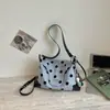 Bolsa de Bolinhas Grande Capacidade Estilo Relaxado para Mulheres, Nova Bolsa de Ombro para o Trabalho Verão 2026 com Alto Valor Estético e Personalidade Única