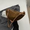 Bolsas de camurça da moda de nicho para outono e inverno para mulheres 2026 Nova bolsa transversal versátil bolsa de ombro única bolsa de axila tipo bolinho