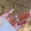 Pendientes de Aro Huecos de Encaje de Lujo Ligero Estilo Francés para Mujer, Modelo Nuevo de Alta Gama 2026, Pendientes de Temperamento Únicos y Hermosos