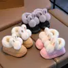 2025 nuevos zapatos de algodón para niños invierno sensación de pisar caca para interior y exterior gruesos cálidos niños medianos y grandes pantuflas de algodón para bebé