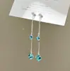 Brincos vintage em formato de leque com franjas longas de contas em forma de gota d'água, estilo corte, com strass brilhantes, oferecendo um toque de luxo leve e sofisticado.