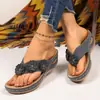 Chanclas de mujer de talla grande transfronterizas 2026 nuevas sandalias de cuña florales de moda para mujer costura retro 36-43