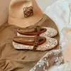 ¡Listo en Stock y Enviado en Segundos! Zapatos de Estilo Similar a los de Mamá Uva con Calados y Costura de Ganchillo Versátiles de Boca Baja con Una Correa Zapatos Mary Jane para Mujer