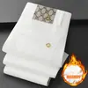 Calça jeans branca de alta qualidade em estilo de negócios italiano para homens, corte slim fit com stretch, primavera/verão 2026, macia e confortável