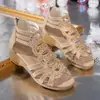 Novas Sandálias Romanas de Couro Macio para Mulheres 2026, Sandálias de Salto Anabela Vazadas da Moda com Strass, Sandálias Estilosas de Zíper nas Costas para Uso ao Ar Livre