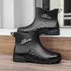 Botas de lluvia forradas de polar, botas de goma antideslizantes, botas de pesca de moda para hombre de caña corta, botas de trabajo de caña media engrosadas para sitios de construcción, cálidas y resistentes al desgaste