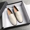 Zapatos Pequeños de Cuero Negros para Mujer Estilo Británico Primavera 2025 Nuevos Populares Versátiles Zapatos Planos Talla Grande Zapatos de Mujer 41 a 43