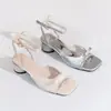 Sandalias Cuadradas de Tacón Grueso Estilo Francés con Lazo de Super Hada para Mujer, Nuevo Estilo Hada Verano 2025, Adecuadas para Faldas, Tacón Grueso, Zapatos Súper Suaves para Mujer