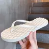 Chinelos Masculinos de Verão Estilo 2025, Chinelos de Dedo Personalizados Estilo Coreano para Exterior, Chinelos Antiderrapantes, Calçados de Praia Masculinos, Modernos