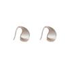 Japonês e coreano Minimalist Design Sense Niche Metal Drawing Brincos de gota de água pequena para mulheres High-end Sense Light Luxo All-match Brincos Atacado