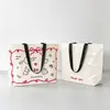 Las nuevas bolsas de regalo tejidas para el Festival de Medio Otoño se pueden imprimir con logotipos, usar para empaquetar regalos y laminar como bolsas de recuerdo.