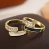 Anillo de diamante entrelazado de doble capa estilo ins europeo y americano con esmalte blanco y negro, anillo de circón de lujo ligero con un diseño único