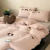 Conjunto de cama de quatro peças super macio de algodão e linho escovado e bordado de toalha, conjunto de três peças de algodão puro espesso estilo outono e inverno, capa de edredom, roupa de cama, saia de cama