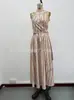 Nuevo conjunto de dos piezas para vacaciones de verano y uso casual: top de tirantes con cuello halter y escote en V con rayas transfronterizas y falda larga de pierna ancha de cintura alta.