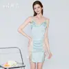 Conjunto de Hogar de Tres Piezas: Sujetador de Copa con Acolchado, Lazo Tridimensional de Satén Rosa, Camisola Transparente de Malla y Bata 3425