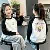 Camiseta Térmica de Forro Polar para Niña Otoño Invierno 2026 Estilo Nuevo Ropa Interior Infantil Top de Manga Larga Bloque de Color Camiseta Versátil Elegante