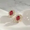 Pendientes Clásicos de Alta Gama, Pendientes de Nicho de Lujo Ligero, Pendientes Chapados en Oro de Alta Gama, Accesorios Versátiles Personalizados con un Estilo Sencillo y Elegante