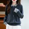 Cárdigan de Punto Bloque de Color Bordado de Lazo 2026 para Mujer Estilo Nuevo Que Reduce la Edad Elegante Abrigo Superior de Alta Gama