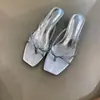 Encuentro de Primera Temporada Sandalias de tanga estilo francés para mujer, nueva colección de verano 2026, perfectas con vestidos para vacaciones y ropa de playa, rojas con tiras finas y tacón de cuña