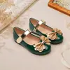Sapatos infantis confortáveis e anti-atrito para meninas, para uso formal, apresentações e looks de feriado, sapatos de menina com laço e fechos de velcro