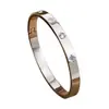 Pulsera de Acero de Titanio Cruzada Europea y Americana para Mujer Incrustada con Diamantes Estrella de Ocho Puntas Horno Electrochapado Oro Real 18K Pulsera de Acero Inoxidable que No se Desvanece