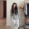 Cubierta protectora solar de Tencel fina y holgada para principios de otoño de 2026 para mujer, casual y a la moda, camiseta de manga larga a rayas sutilmente elegante