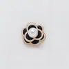 Estilo Criativo Novo estilo Estilo Chanel Camélia diy capa de celular acessórios de joia sapatos com furo decoração de flor de pérola com óleo escorrendo
