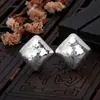 Brincos Quadrados Versáteis Elegantes em Estilo Neutro Minimalista para Mulheres, Design de Nicho da Moda para o Dia a Dia com Tarraxas de Prata Martelada Feitas à Mão