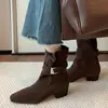 Botines de tacón cuadrado con hebilla de cuero gris, nuevo estilo 2025, de gamuza para mujer, versátiles, cómodos, de punta cuadrada, con tacón grueso