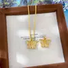 Colgante de Mariposa Chapado en Oro con Diseño Hueco Tallado, Diamantes Microincrustados, Cobre Electrochapado, Cadena de Clavícula Vintage, Versátil y de Lujo Ligero
