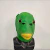 En stock celebridad de internet máscara de látex TikTok divertido cubierta de cabeza de pez verde expresión tallada en arena cubierta de cabeza de látex de pez extraño