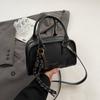 Bolso pequeño portátil de hombro, sencillo y moderno para mujer, primavera 2025, diseño de nicho, nuevo bolso cuadrado pequeño vintage.