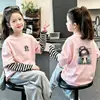 Camiseta a rayas de manga larga de algodón puro para niñas, un top redondo moderno y versátil para primavera y otoño, diseñado para parecer un conjunto de dos piezas