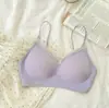 Sujetador sin costuras para mujeres con poco busto, con tirantes finos, un diseño que realza el busto y una cómoda construcción de encaje sin varillas.