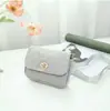 Grande Promoção Bolsa de Cintura Feminina 2025 Bolsa da Moda Pequena Tendência Bolsa Feminina Bolsa Acolchoada Bordada Bolsa de Ombro Único Transversal