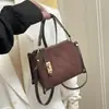 Bolso Cuadrado Acolchado Bordado para Mujer Bolso de Hombro para Mujer para Ir al Trabajo Nuevo Bolso Cruzado Popular para Mujer Exportación Otoño e Invierno 2025
