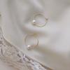 Pendientes sencillos y pequeños de perlas naturales de agua dulce, pendientes de diseño de nicho de lujo ligeros de alta calidad para mujer, elegantes de la alta sociedad.