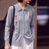 Suéter de punto de alta calidad estilo old money con cuello tipo polo para mujer, en capas con chaqueta cárdigan bordada calada, top amarillo versátil y moderno