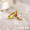 Moda Europea y Americana Elegante Diseño de Nicho Joyería de Mano de Gama Alta Anillo Oblicuo Ojo de Caballo Chapado en Oro de 18 Quilates Acero Inoxidable Lujo Accesible para Mujer