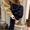 Tênis de Treino Alemão com Solado Grosso, Forro de Lã, Aumento de Altura 5cm para Mulheres, Bico Redondo, Estilo Vintage, Estampado de Estrelas, Tênis Casuais Peludos, Tênis Desgastados para Mulheres