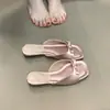 Sandalias Rojas Suaves y Versátiles que Realzan el Tono de Piel, con Lazo, Estilo Francés, Nuevo Modelo 2026, Impresionantes Sandalias de Deslizamiento con Punta Cuadrada