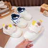 Zapatos para caminar de bebé superficie de cuero para niños pequeños zapatos funcionales niños antideslizantes Zapatos Argan niñas de bebé suela blanda más terciopelo zapatos deportivos