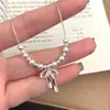 Colar de Pérolas com Laço Estilo Francês, Luxo Leve, Nicho, High-End, Corrente de Pescoço Elegante com Design Único, Corrente de Clavícula Doce e Estilosa