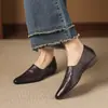 Sapatos Slip-On de Moda de Nicho com Corte Profundo de 2 cm Sapatos de Couro Slip-On com Bico Fino e Salto Baixo Novos para Primavera e Outono 2026 para Mulheres