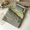 Nueva bolsa de almacenamiento estudiantil versátil a cuadros con temática de muñecas, bolsa de tela linda estilo coreano con relleno de algodón, bolso cruzado para mujer para llevar al hombro para teléfonos