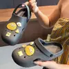 Zuecos cerrados para mujer para uso en casa, pantuflas de verano antideslizantes para baño, de suela suave, ligeros, se pueden usar afuera, pantuflas para hombre